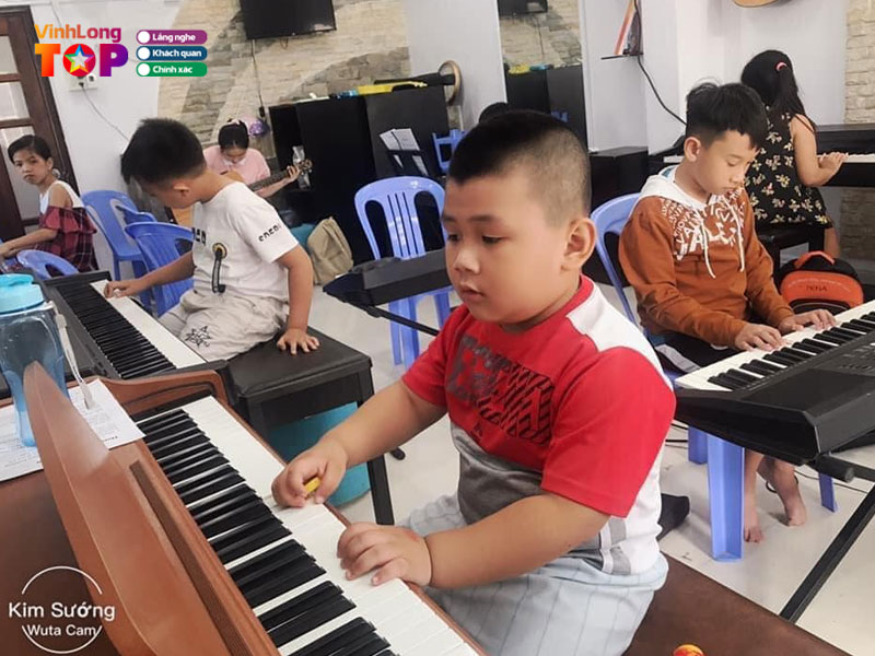 Lop-nhac-thay-kim-suong-vinhlongtoplist