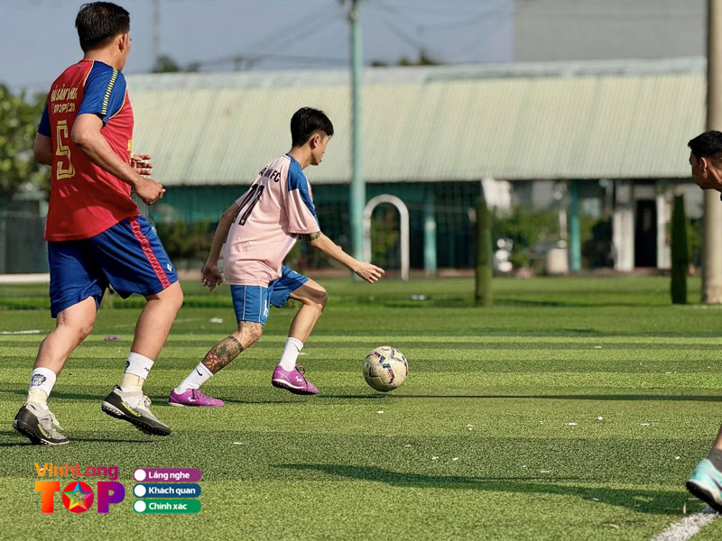 San-bong-da-ngoi-sao-vinhlongtoplist