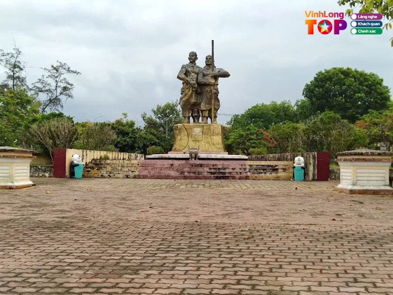 Tuong-dai-doc-binh-le-can-va-nguyen-giao-vinhlongtoplist