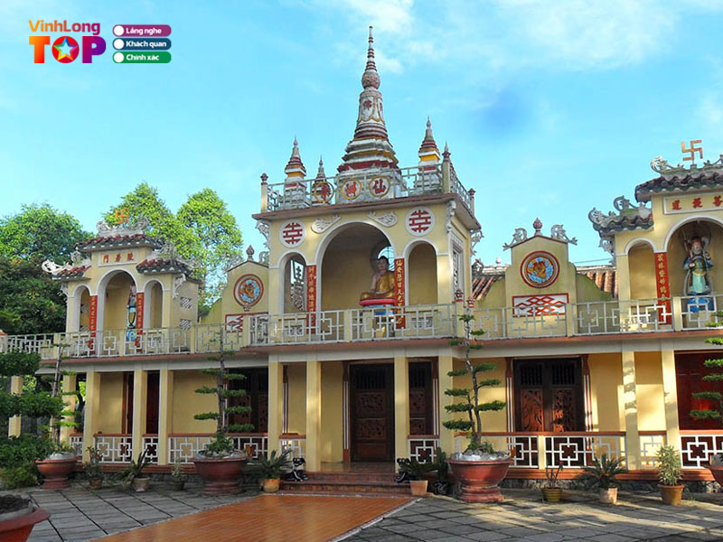 Chua-tien-chau-voi-dau-an-tam-linh-lau-doi-vinhlongtoplist