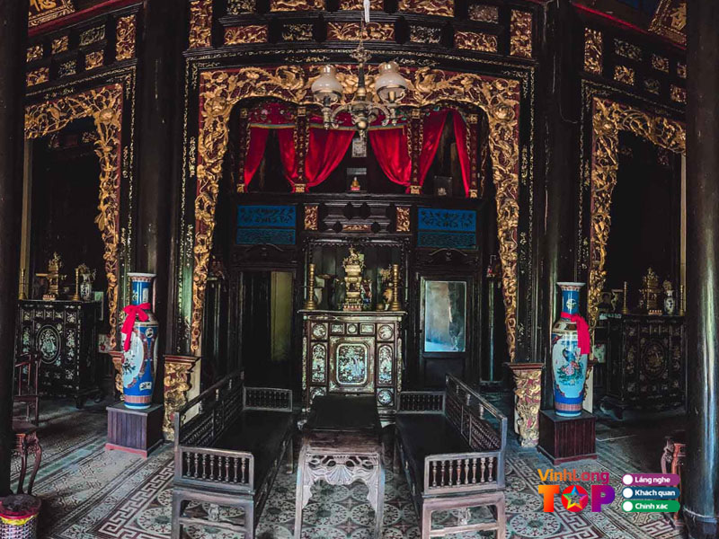 Khong-gian-ben-trong-va-cam-nhan-khi-tham-quan-vinhlongtoplist