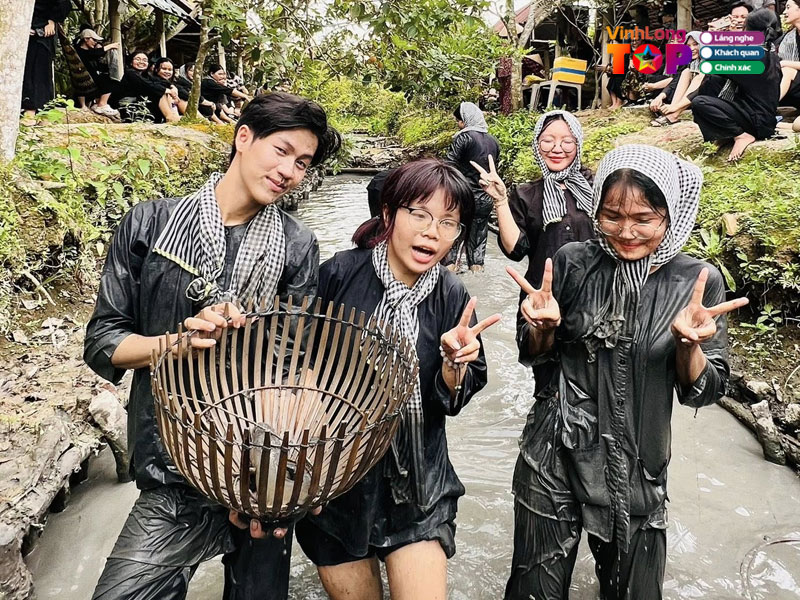 Tat-ao-bat-ca-hoa-than-nguoi-nong-dan-nam-bo-vinhlongtoplist