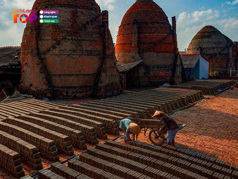 Trai-nghiem-tham-quan-lo-gach-mang-thit-vinhlongtoplist