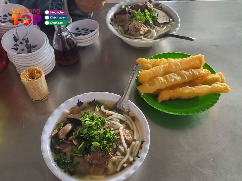 Banh-canh-ben-co-ut-hao-vinhlongtoplist