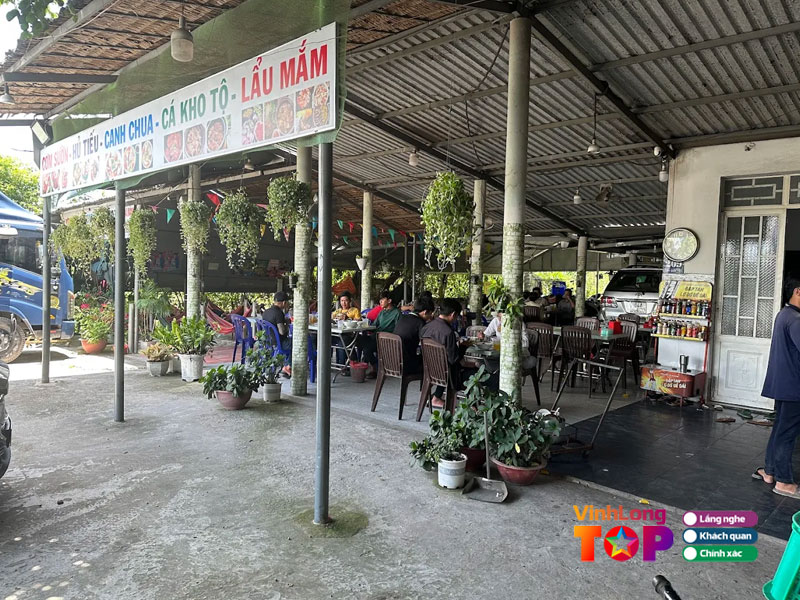 Quan-com-phan-binh-dan-tai-loc-vinhlongtoplist